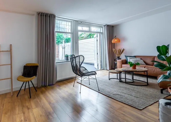 Unieke stadswoning met jacuzzi en sauna max 8 pers